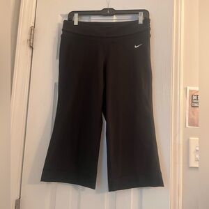 Nike Black Capri Workout Yoga Dri-Fit Athletic Pants, With Small Pocket.